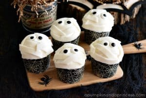 Halloween Treats Mummy Cupcakes