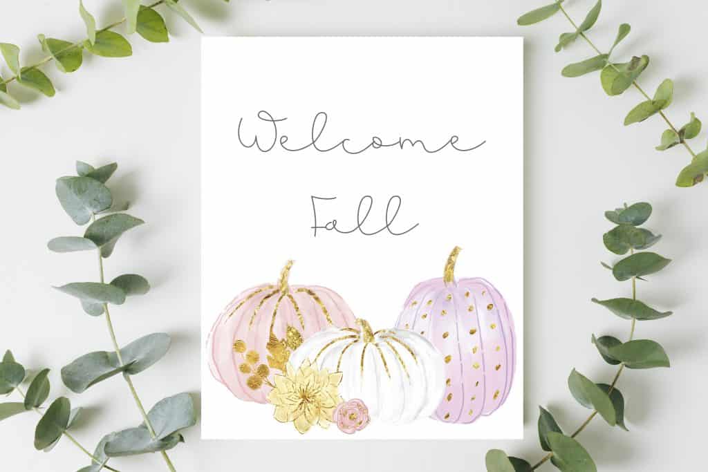 Free Fall Printable. Welcome FAll with this pink and white pastel pumpkins and faux gold foil sign. #fall #falldecor #fall2019 #welcomefall